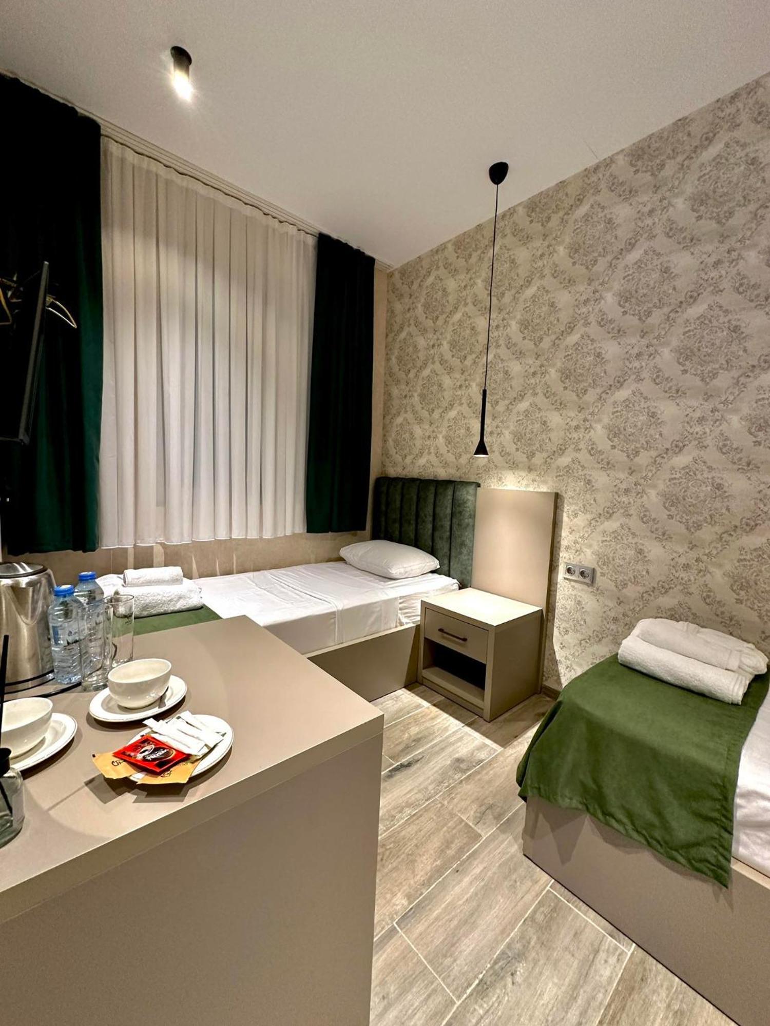 Emerald Hotel Batoemi Buitenkant foto